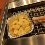 赤坂焼肉 うしや - にんにく焼き