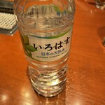 赤坂焼肉 うしや - お冷がボトルで！笑