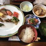 鳴子ホテル - この他に、お粥、納豆、温泉卵。
      クロワッサン、ヨーグルト、コーヒーをいただきました。食べすぎですねー。