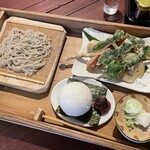 Teuchi Soba Saru No Koshikake - もり蕎麦と2.8天婦羅とにぎり飯