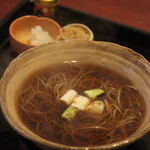 手打ち蕎麦 さるのこしかけ - かけ蕎麦(温)大盛