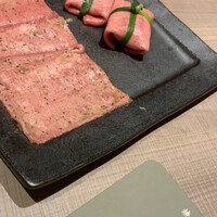 うし松 - SNSで話題の“縛りネギタン塩”！事前に電話予約をしなければ食べられない！！！予約をしても1人1個までの貴重なお肉！！！