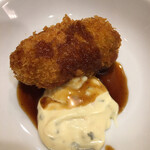 鳴子ホテル - カニクリームコロッケ。割ってみると甘くてトロトローなめらか。牡蠣フライもありました。