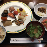 鳴子ホテル - 朝食。昨夜たくさん食べたけど、朝は朝。