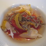 タワシタ - つぶ貝とジュンサイとトマトのスープ 