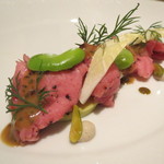IL TEATRINO DA SALONE - 仔牛のサルサ　ボッタルガ：仔牛フィレ肉のロースト、鮪のカラスミのソース、空豆とピスタチオ、アンディーヴ、ディルと共に3