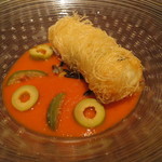 IL TEATRINO DA SALONE - 平目と赤パプリカのフルッラート：平目のカダイフ、赤パプリカのフルーティーなソース、ワイルド・ライスと共に1