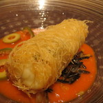 IL TEATRINO DA SALONE - 平目と赤パプリカのフルッラート：平目のカダイフ、赤パプリカのフルーティーなソース、ワイルド・ライスと共に2