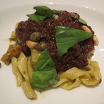 IL TEATRINO DA SALONE - ブシャーテ　蛸のラグーソース：蛸の赤ワイン・ラグーソースのパスタ、バジルとケッパー、松の実をあしらって2