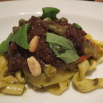 IL TEATRINO DA SALONE - ブシャーテ　蛸のラグーソース：蛸の赤ワイン・ラグーソースのパスタ、バジルとケッパー、松の実をあしらって3