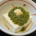 おさかなセンター イチノイチ - 今日の小鉢はメカブ豆腐。