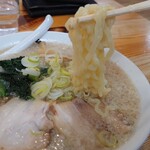 伊藤商店 - モチっとツルっとウェーブの麺