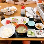 お食事処まるに - 刺身定食