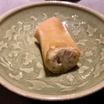 茶禅華 - 丈蛤春巻：ふっくらした蛤真丈と蕗の薹の苦味が春を感じさせる