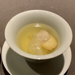 茶禅華 - 雉雲雲呑：雉の雲呑スープ 百合根と朝鮮人参…いつもながら極上のスープ