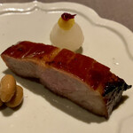 茶禅華 - 蜜汁叉焼：飴がけ叉焼の炭火焼き…香ばしく肉汁たっぷり