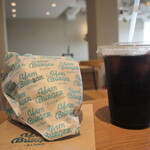YAMBURGER - 厚切りベーコンチーズバーガーとハワイアンコナコーヒー