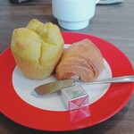ABC食堂 - パンはハード系かソフト系から選べます。北海道バター付き