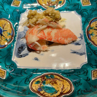 乙女寿司 - カニ。今まで頂いたどのカニよりも甘くて旨味が濃厚。幸せな時間は始まったばかり。