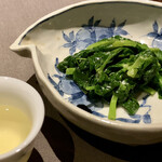 茶禅華 - 清炒豆苗：青菜の炒めもの