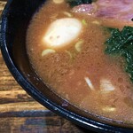 家系ラーメン クックら - コクと旨味が強いスープ。