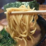 家系ラーメン クックら - 麺リフト。