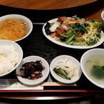 Minsei - 紅焼豆腐野菜炒めとフーヨーハイ(かに玉)の日替わりランチ 税込900円