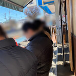 オランダ軒 - 外待ち1時間也。みなさんのレビュー見ていたらスグ過ぎた。