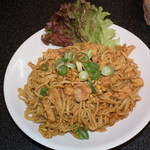 プナシプリ - ミーゴレン（カレー風味焼きそば）