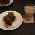 プナシプリ - チョコケーキとアイスチャイ