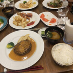 もりもり亭 - こんな食卓のモリモリ風景