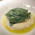 イタリア食堂のら - 鱈の白子のソテー久慈市産縮ほうれん草包み、蕪のソース