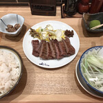 牛たん炭焼き 利久 - 