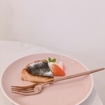 Lily Planet Cafe - バスク風チーズケーキ