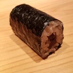 鮨 さかい - ㉓干瓢巻き
      海苔の薫りが素晴らしく、握りっていない分だけ赤酢のシャリの美味しさを素直に感じ取れます