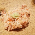 鮨 さかい - ⑪(肴)香箱蟹(鳥取県境港産)のマイクロ丼
      内子、脚の身、本体の身、外子を混ぜた状態で提供されます
      脚の身の旨みと甘み、内子の甘みとほんのりとした苦味、外子のプチプチ食感、旬の味わいですね♪