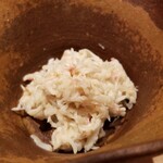 鮨 さかい - ⑩(肴)松葉蟹(鳥取県境港産)、蟹味噌和え
      産卵期は晩冬、旬は晩秋～晩冬、雌の漁期は11月上旬～1月上旬、雄の漁期は11月上旬～3月中旬
      豊潤な身の旨みと蟹味噌のほろ苦さな旨みが融合しています