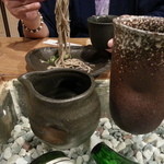 ワインとお宿　千歳 - 蕎麦つゆと蕎麦湯。お蕎麦はおかわりできます。