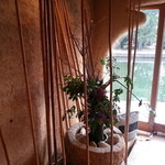 ワインとお宿　千歳 - 運河に面したレストラン。船が行き交います。