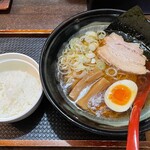 Ramen Shokudou Hitotsuki - 醬油ラーメン＋半ライス