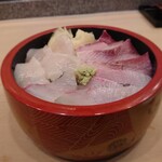 Katori Sushi - 本日のサービス丼からほたて・かんばち・ぶりで1,100円 202202