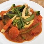 飛行船スタイル 南條 - 10種類の野菜とスチームオムレツ（トマトソース）