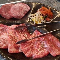 川崎名物 炭火焼肉 食道園 - カルビ・ロース・タン塩