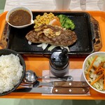 いきなりステーキ - サーロインステーキ150gサラダ＆ライスセットのご飯大盛とトッピングカレーソース