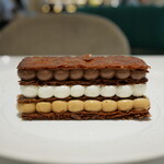 Le Café V, TOKYO – Luxurious Louis Vuitton Cafe At Ginza, With Cakes From  ¥2300 (SGD23) 