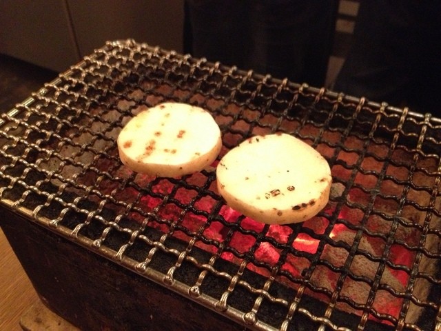上野で安ウマな焼き鳥ならココ 自分で焼いてアツアツで召し上がれー By グルメ部のミヤ 鳥番長 上野昭和通り店 御徒町 焼鳥 食べログ