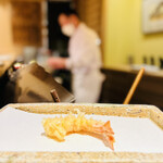 日本橋 蕎ノ字 - ■車海老（鹿児島産）
      ☆２つ目は海老は天つゆで頂く。