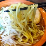 麺屋 一本気 - 味噌ラーメン　麺リフト