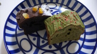 MILLER CAKE STORE - ガトーショコラ、抹茶のガトーショコラ 山手通りの古いマンションの一室でオートロックの為インターホンで入ります。中々勇気がいる。グルテンフリーとは思えない美味しさ、しっかりしたケーキでした。