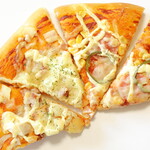 ベルナール - 料理写真:←ピッツァ・くんちゃまベーコン＆ポテト。→ピッツァ・ペパロニ＆コーン。